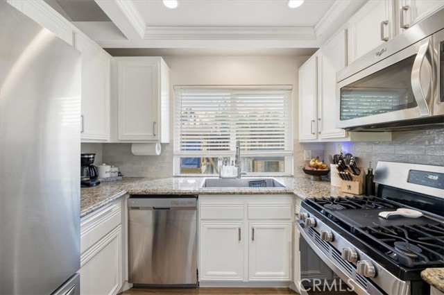 Detail Gallery Image 13 of 26 For 23316 Canyon Pines Pl, Corona,  CA 92883 - 3 Beds | 2 Baths