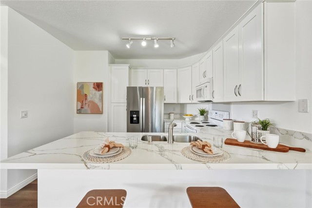 Detail Gallery Image 11 of 45 For 2426 Pleasant Way #E,  Thousand Oaks,  CA 91362 - 2 Beds | 1 Baths