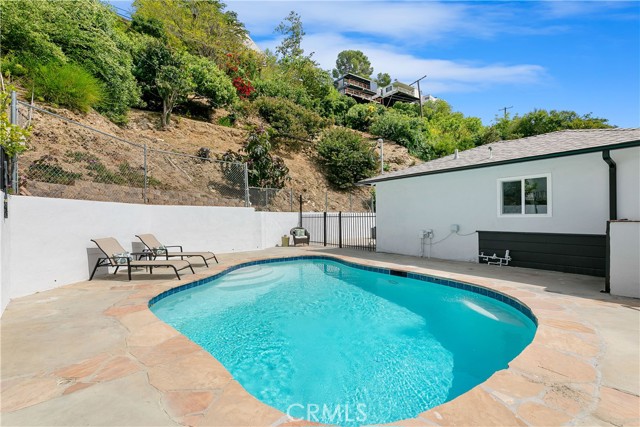 Detail Gallery Image 48 of 51 For 3900 Benedict Canyon Dr, Sherman Oaks,  CA 91423 - 3 Beds | 4 Baths
