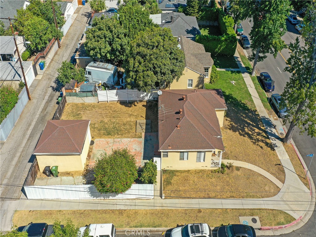 https://media.crmls.org/medias/ceecbfe1-c0eb-466f-a257-a151f427c611.jpg?preset=X-Large