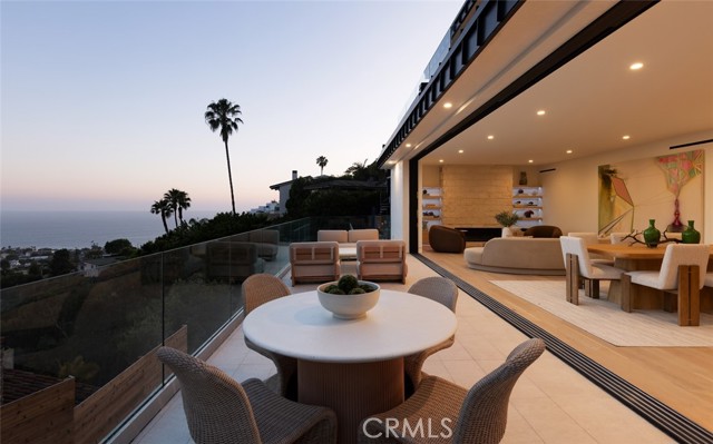 1105 Skyline Drive, Laguna Beach CA: https://media.crmls.org/medias/ceed3a49-a2a8-499f-be1b-646abb7e9d02.jpg