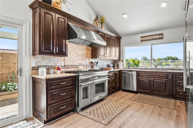 536 S Tumbleweed Road, Anaheim Hills CA: https://media.crmls.org/medias/ceed6bce-07ff-4465-ac6b-844f2b65c3eb.jpg