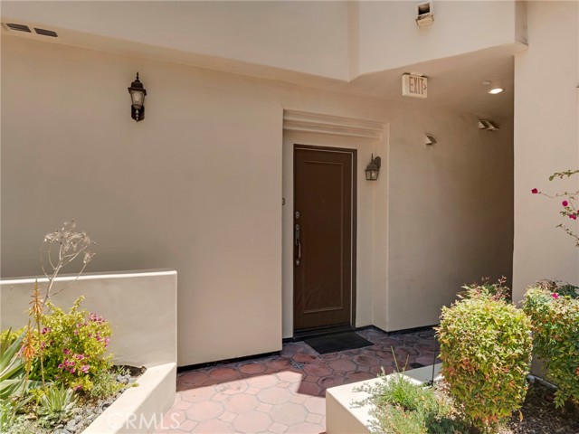 5753 White Oak Avenue, Encino CA: https://media.crmls.org/medias/ceedbe2a-3e62-41ea-9cd8-4cf060057a20.jpg