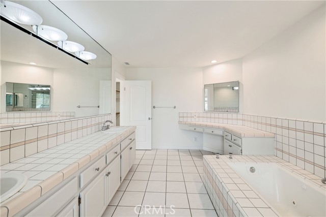 Detail Gallery Image 50 of 56 For 1707 Marshallfield #B,  Redondo Beach,  CA 90278 - 3 Beds | 3 Baths