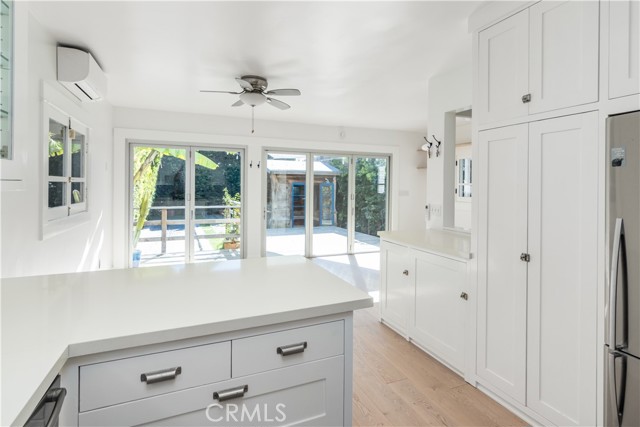 Detail Gallery Image 26 of 38 For 243 Windward, Venice,  CA 90291 - 2 Beds | 2 Baths