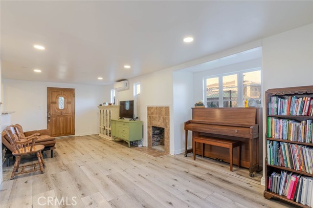 Detail Gallery Image 8 of 29 For 10434 Irma Ave, Tujunga,  CA 91042 - 2 Beds | 1 Baths