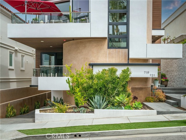 719 1st Place, Hermosa Beach CA: https://media.crmls.org/medias/ceeea8ef-0886-4538-95d0-78a5907faddc.jpg