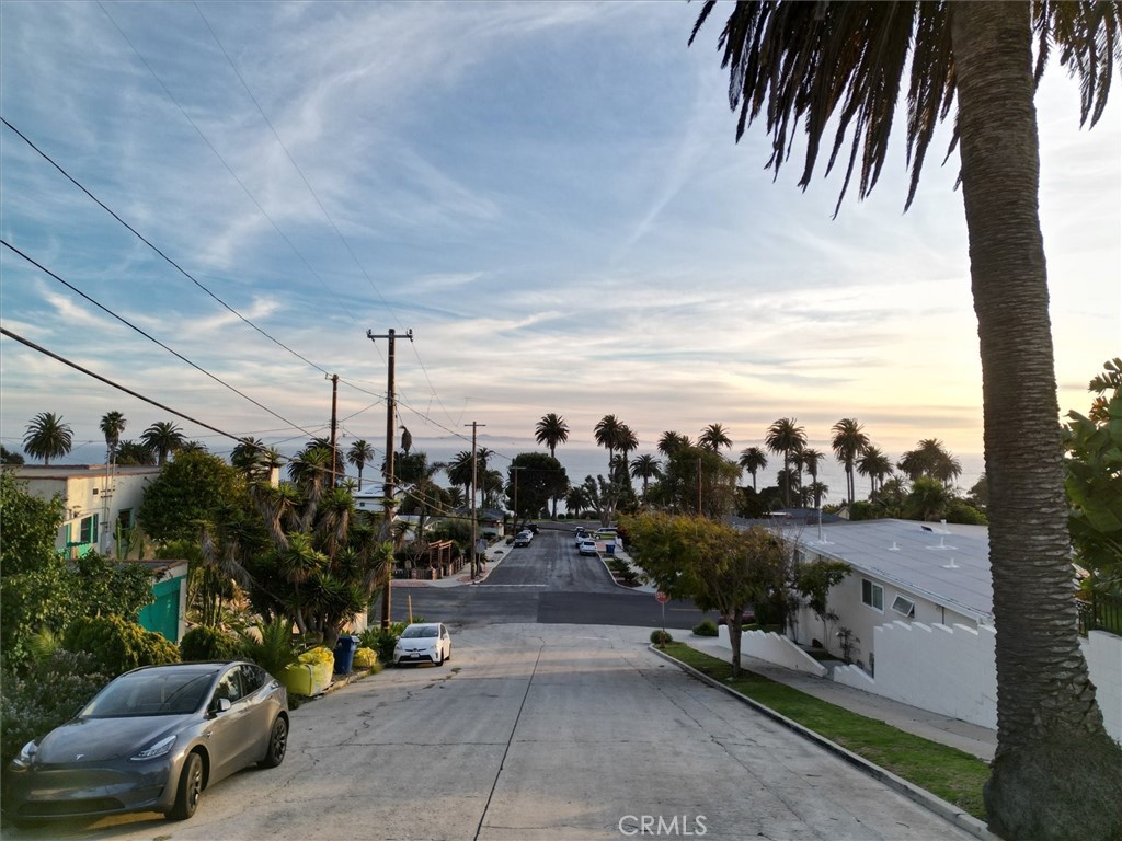 https://media.crmls.org/medias/ceef3027-52f8-4283-b682-c0b9eb3421d5.jpg?preset=X-Large