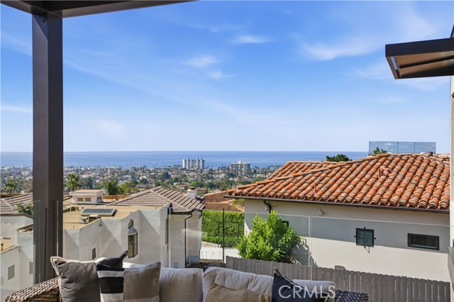 Detail Gallery Image 16 of 72 For 5108 Gordon Ln, San Diego,  CA 92109 - 4 Beds | 5/1 Baths