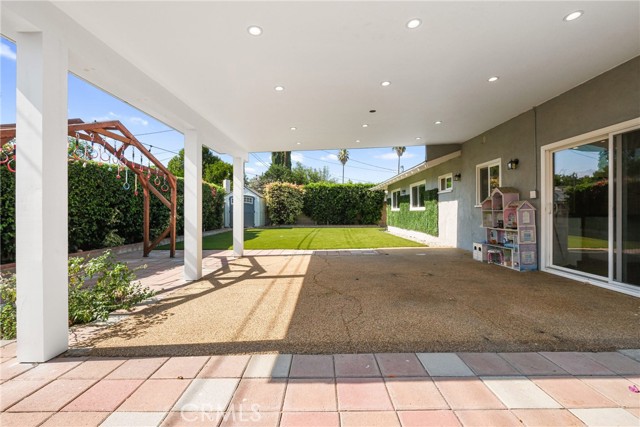 6615 Farralone Avenue, Woodland Hills CA: https://media.crmls.org/medias/cef0d9a4-9ff6-490d-a144-ac2ec806c767.jpg