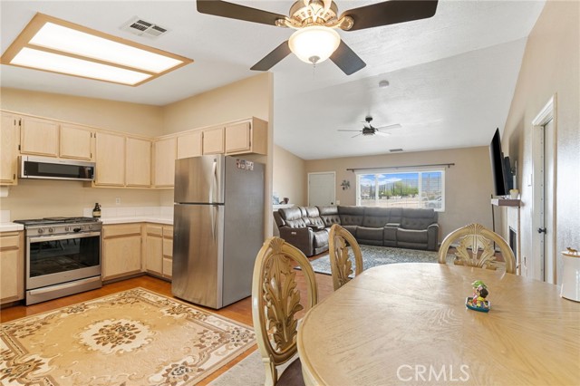 Detail Gallery Image 12 of 37 For 18250 Preston St, Hesperia,  CA 92345 - 3 Beds | 2 Baths