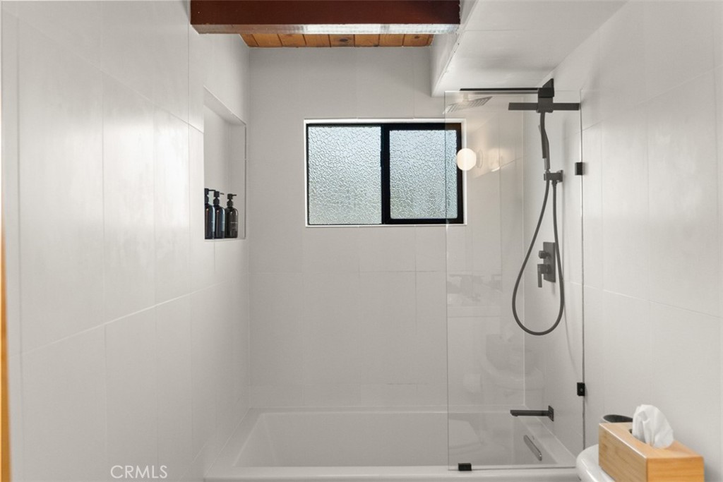 https://media.crmls.org/medias/cef1a1bd-d32a-496f-97a3-d4050ec96cda.jpg?preset=X-Large