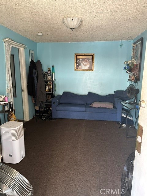 201 W Raymond Street, Compton CA: https://media.crmls.org/medias/cef1b43f-51f9-4396-871d-a11fff2a7131.jpg