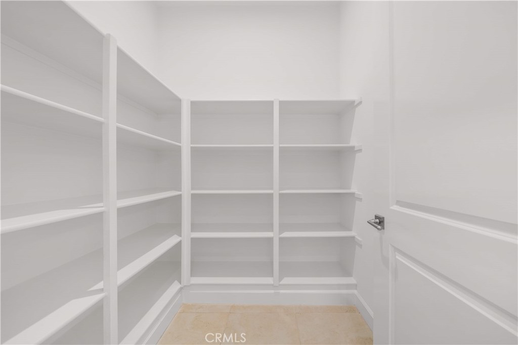 https://media.crmls.org/medias/cef316d4-87a7-42a0-b958-454fdbde3c96.jpg?preset=X-Large