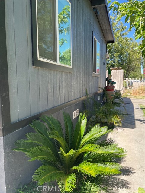 7161 Bobbie Ave, Winton CA: https://media.crmls.org/medias/cef3a8c3-27c9-4b66-9025-b718de00f149.jpg