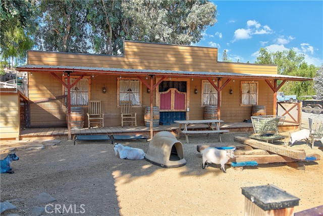18687 Chickory Drive, Riverside CA: https://media.crmls.org/medias/cef3f62c-305b-4580-bbdb-67987f93e676.jpg