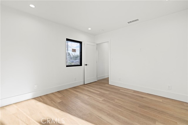 Detail Gallery Image 24 of 33 For 16245 Chatsworth St, Granada Hills,  CA 91344 - 3 Beds | 2/1 Baths