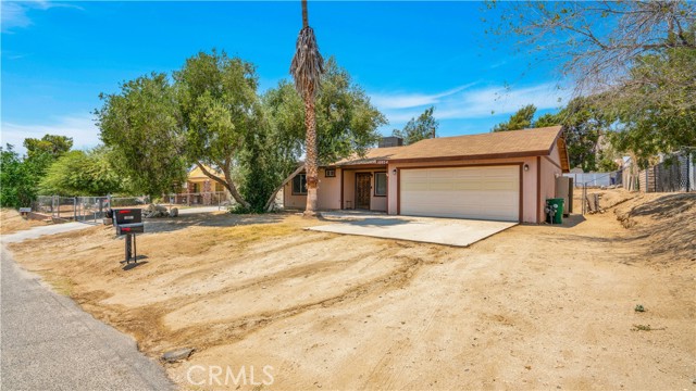 Detail Gallery Image 2 of 38 For 10934 Hess Bld, Morongo Valley,  CA 92256 - 2 Beds | 2 Baths