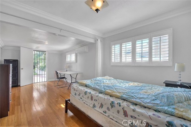 6442 Raymond Avenue, Long Beach CA: https://media.crmls.org/medias/cef56729-d4e9-4bc7-9022-cb04529d5cd3.jpg