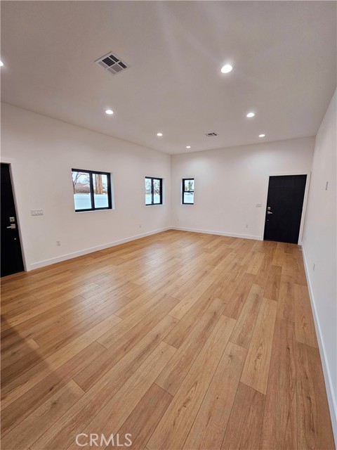 Detail Gallery Image 3 of 25 For 2581 Windsor Ave, Altadena,  CA 91001 - 3 Beds | 3 Baths