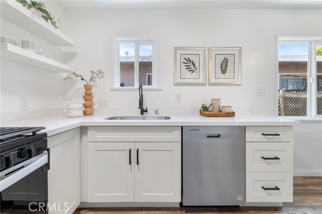 5536 Linden Avenue, Long Beach CA: https://media.crmls.org/medias/cef61c54-5ce2-4b1c-8ffb-a24f6a7cfc0a.jpg