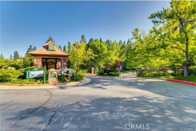 Detail Gallery Image 5 of 74 For 490 Bay View Ct, Lake Arrowhead,  CA 92352 - 5 Beds | 6/1 Baths