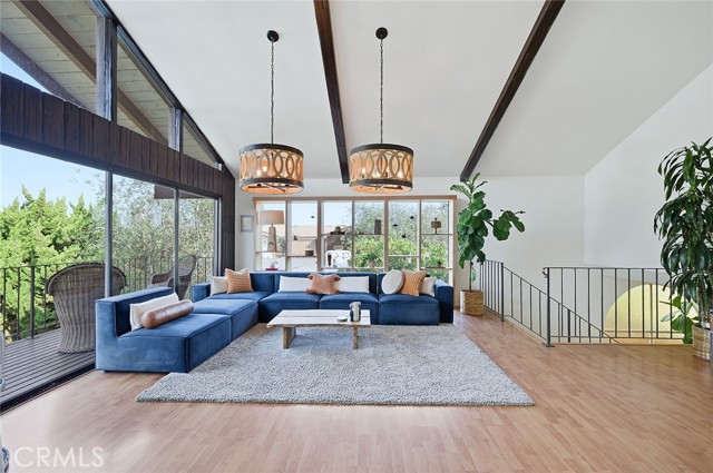 Detail Gallery Image 4 of 31 For 4805 E Colorado, Long Beach,  CA 90814 - 3 Beds | 3 Baths