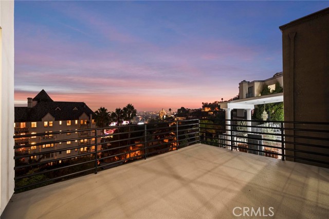 Detail Gallery Image 29 of 35 For 8246 Woodshill Trl, Los Angeles,  CA 90069 - 4 Beds | 4 Baths