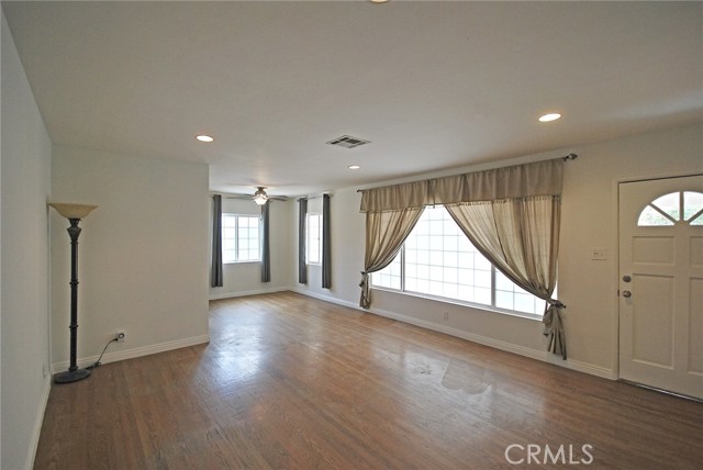 10622 Zelzah Avenue, Granada Hills CA: https://media.crmls.org/medias/cef97469-0346-4c56-9f33-f145035ba9fc.jpg
