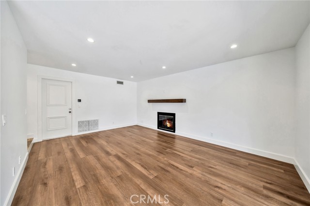 25735 Williamsburg Court, Lake Forest CA: https://media.crmls.org/medias/cef97d90-4e80-44bb-8cb0-914fe0274374.jpg