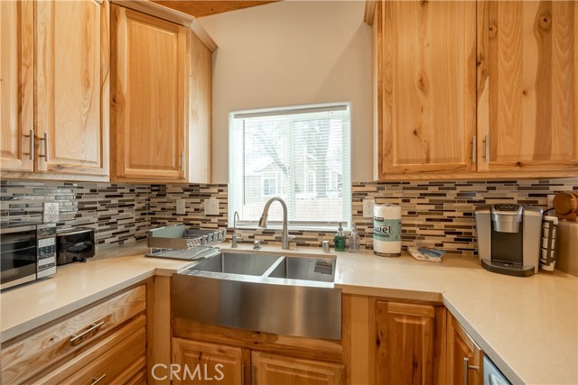 Detail Gallery Image 8 of 25 For 433 Imperial Ave, Sugarloaf,  CA 92386 - 3 Beds | 2 Baths