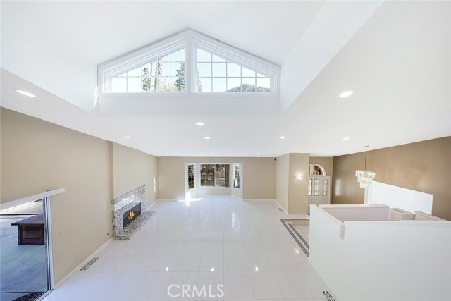 Detail Gallery Image 12 of 49 For 2255 E Chevy Chase Dr, Glendale,  CA 91206 - 4 Beds | 3 Baths