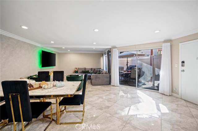 Detail Gallery Image 5 of 22 For 7924 Woodman Ave #78,  Panorama City,  CA 91402 - 2 Beds | 2 Baths