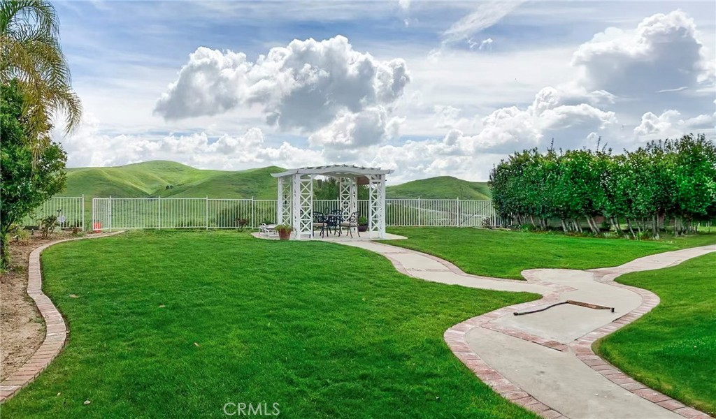 https://media.crmls.org/medias/cefb18ae-3d06-4118-aef7-893ac2d3c834.jpg?preset=X-Large