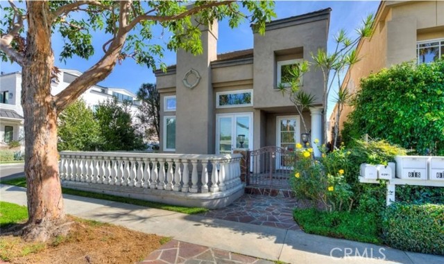 Detail Gallery Image 1 of 37 For 620 Avocado Ave, Corona Del Mar,  CA 92625 - 2 Beds | 2/1 Baths