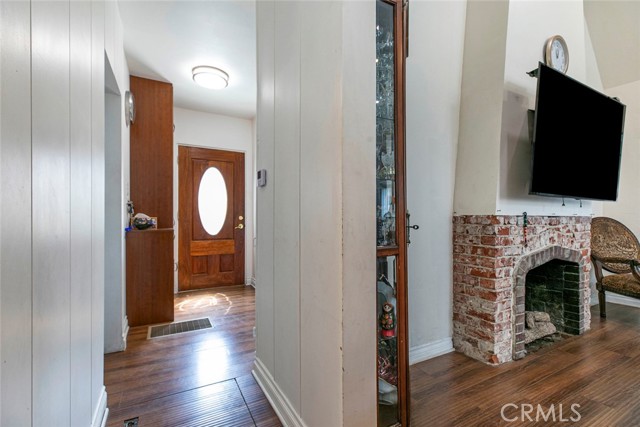 533 Hawthorne Street, Glendale CA: https://media.crmls.org/medias/cefc5cd5-f62c-445b-b15c-08c83b9ff302.jpg