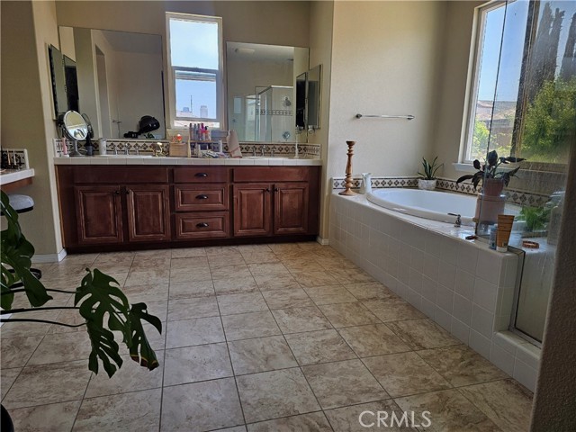 28475 Nautical Point Circle, Menifee CA: https://media.crmls.org/medias/cefc848b-1406-4f70-b3e1-55a6942b00c6.jpg