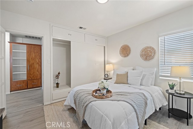 2420 Maine Avenue, Long Beach CA: https://media.crmls.org/medias/cefdeae1-3dcd-481a-bd40-5015f0647f96.jpg