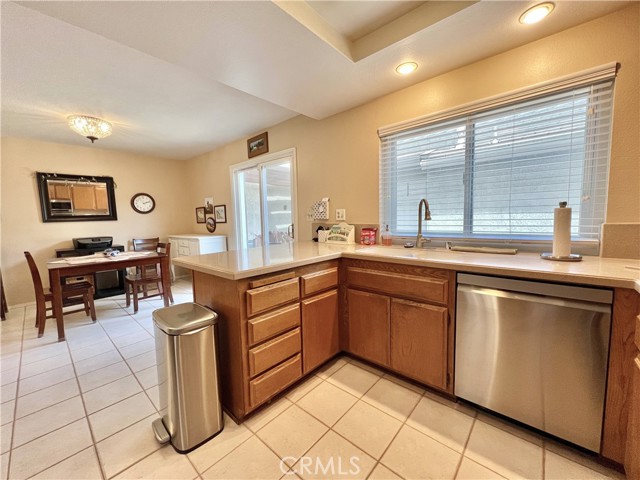Detail Gallery Image 15 of 48 For 539 N Dartmouth Way #31,  Anaheim,  CA 92801 - 2 Beds | 2/1 Baths