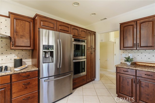 4935 Calvin Avenue, Tarzana CA: https://media.crmls.org/medias/ceff20e8-5a29-42d4-a5a4-e608ccc3881f.jpg