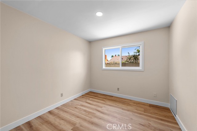 5852 Raphael Drive, Huntington Beach CA: https://media.crmls.org/medias/ceffaeef-7808-4e10-bb61-cdd51efbf36c.jpg