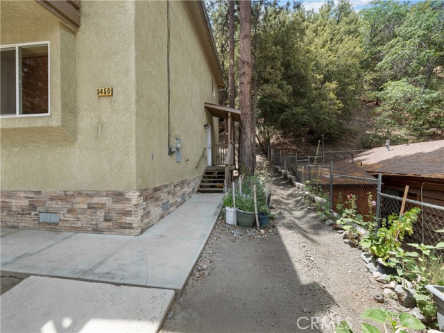 Detail Gallery Image 2 of 29 For 5450 Heath Creek Dr, Wrightwood,  CA 92397 - 3 Beds | 2 Baths