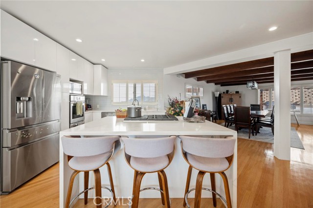 Detail Gallery Image 6 of 37 For 5212 Reynier Ave, Los Angeles,  CA 90056 - 3 Beds | 3/1 Baths