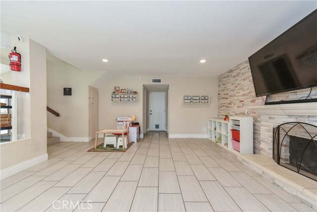 46 Country Wood Drive, Pomona CA: https://media.crmls.org/medias/cf0199ec-796e-4895-9c97-d9da34db532f.jpg