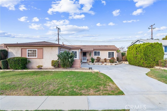 Detail Gallery Image 3 of 31 For 14325 Adelfa Dr, La Mirada,  CA 90638 - 4 Beds | 2 Baths