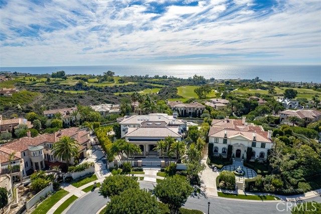 2 Gallery Place, Newport Coast CA: https://media.crmls.org/medias/cf0206d7-f751-4fda-9b7b-a9ae379ccdf7.jpg
