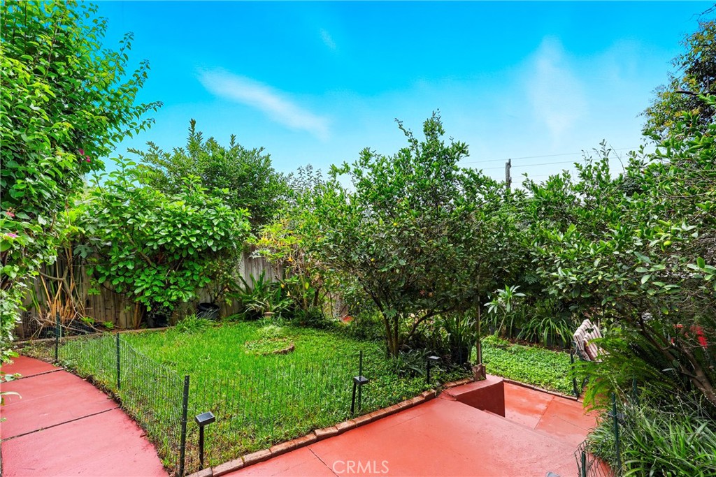 https://media.crmls.org/medias/cf021050-66a9-4701-a959-10b635798d6d.jpg?preset=X-Large