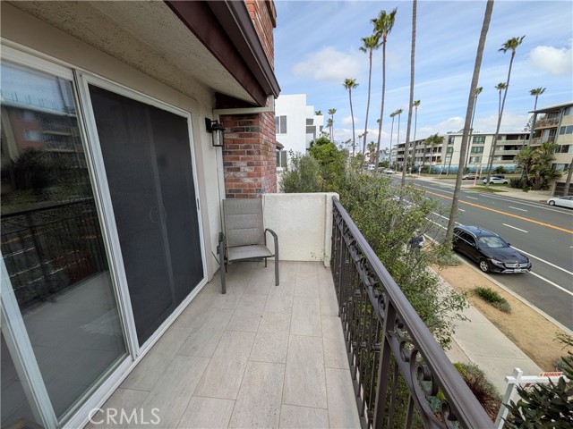 Detail Gallery Image 16 of 26 For 1209 S Catalina Ave, Redondo Beach,  CA 90277 - 4 Beds | 3/1 Baths