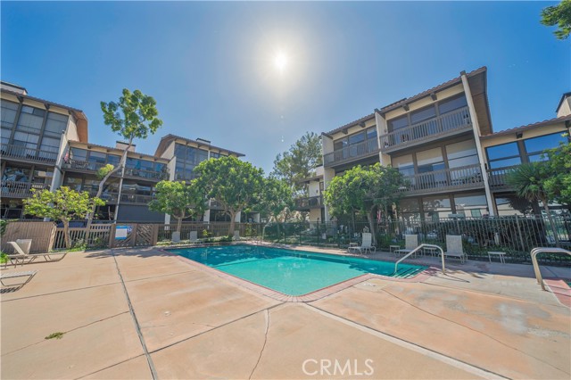 Detail Gallery Image 6 of 28 For 6336 Marina Pacifica, Long Beach,  CA 90803 - 2 Beds | 2/1 Baths