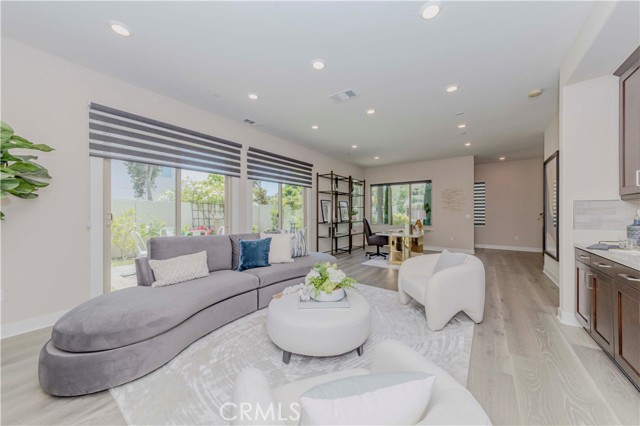 195 Stellar, Irvine CA: https://media.crmls.org/medias/cf035917-4df7-474a-b282-1b297c9841ea.jpg